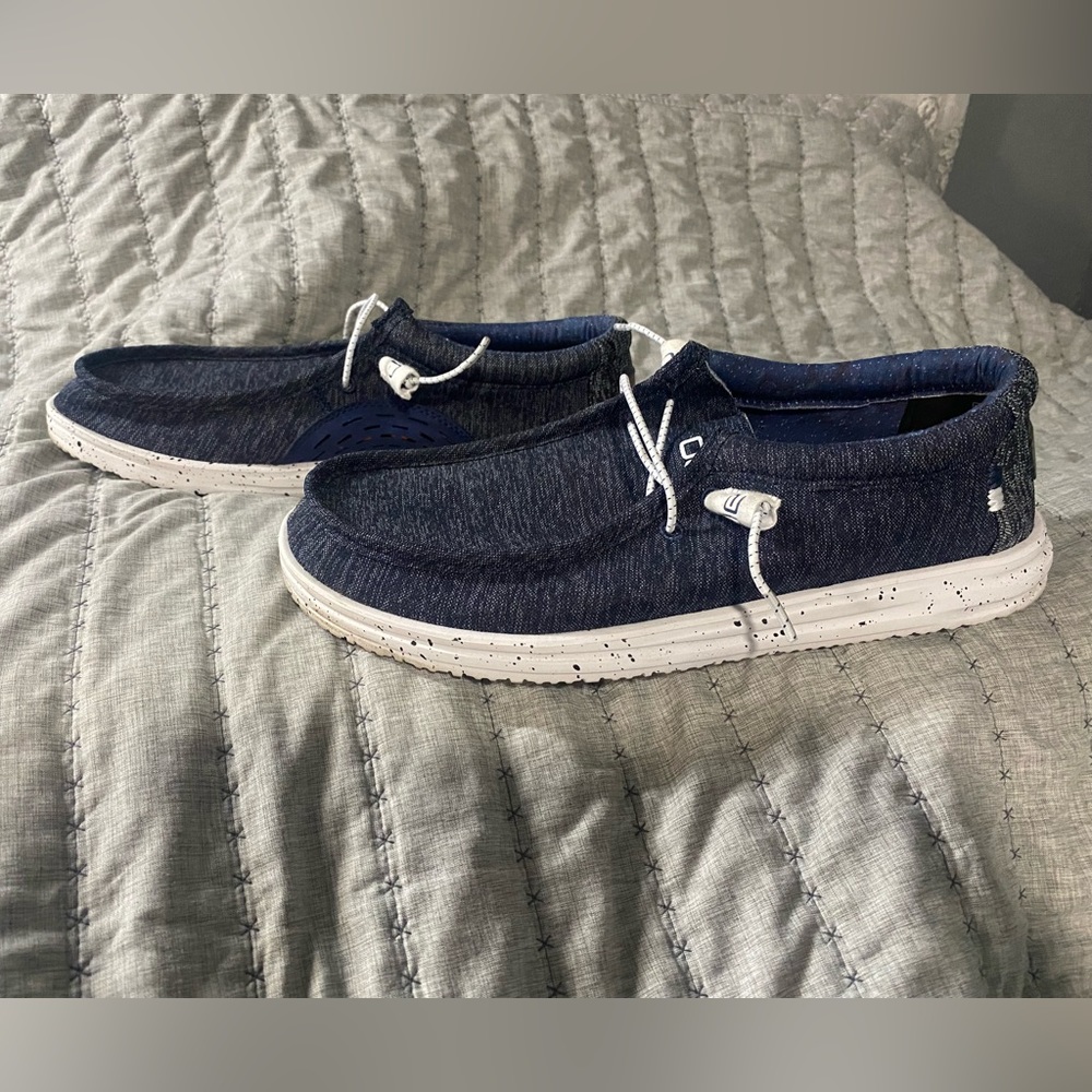 Excellent Used Condition Hey Dude Wally Free Night Blue Shoes